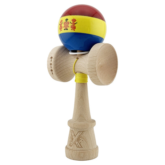 Kendama X Originala, Profesionala, Tricolor Edition Stil Romanesc, Super Sticky cu Cupe Mari KING SIZE V3, Rulment Metalic si Gaura in Baza, din Lemn 18 cm, Ata 62/65 cm, Multicolor
