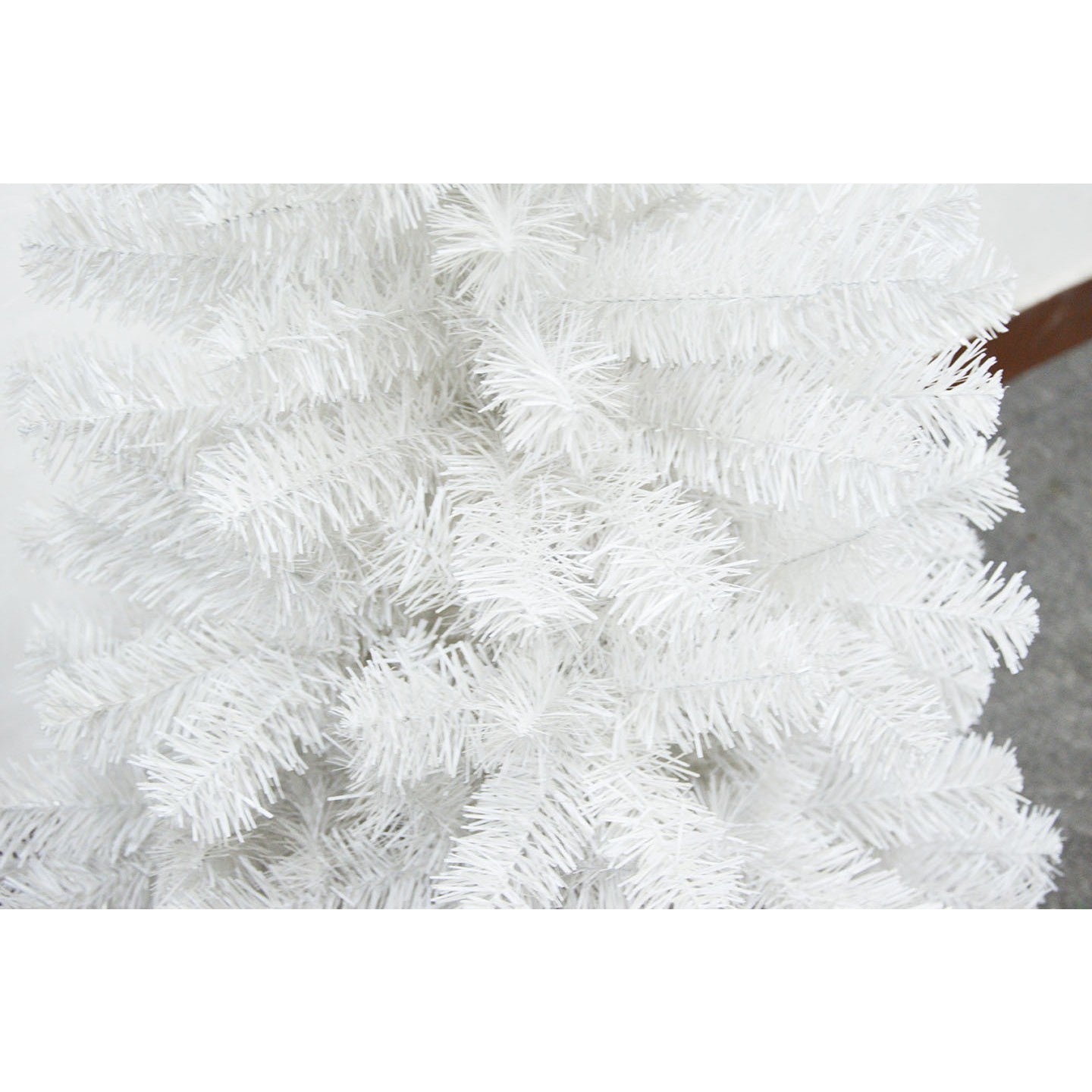 Brad  artificial , 210 cm, 800 ramuri/varfuri,cu suport , utilizat pentru interior/exterior, alb